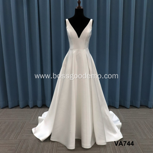 Simple Plain Style Sexy V Neck Illusion Backless Sleeveless White Bridal Wedding Gowns